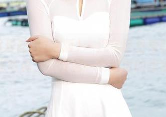 AISS爱丝(黄金版) - 汽车医生索菲的无圣光写真，打开另一个维度的想象。