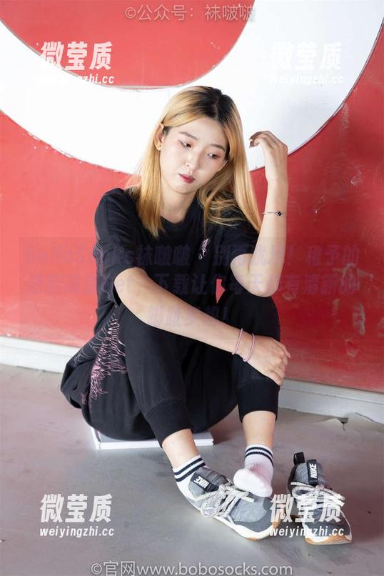 BoBoSocks袜啵啵 - 别再犹豫！稚予的凉鞋高清Get，下载让你每天都有清新的脚趾梦想！-微莹质