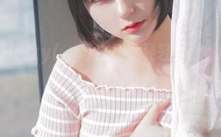 更新！Hizzy(히지)白裙，轻轻一撩就像是在和夏天打招呼。