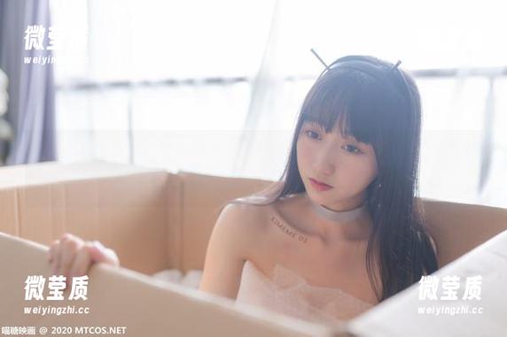 制服挺可爱的，但听说喵糖映画有高清原图，果然又想“多看几个”！-微莹质