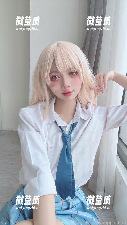 黑色总是那么迷人，PoppaChan的最新照片再次验证了这一点。-微莹质