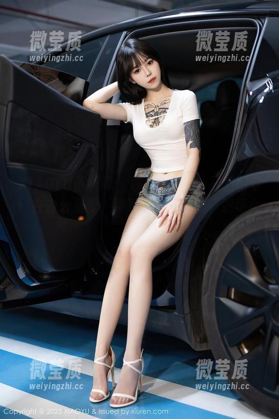 XIAOYU语画界 - 杨晨晨Yome最新图集：在办公室里，她其实是隐藏的“职场女王”！-微莹质