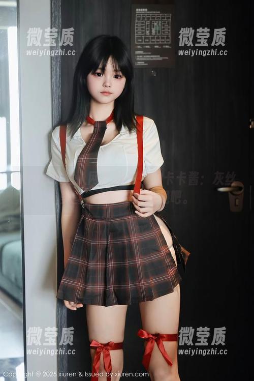 Xiuren秀人网 - 私房中的卡卡酱：灰丝美图，放下你的偏见吧。-微莹质