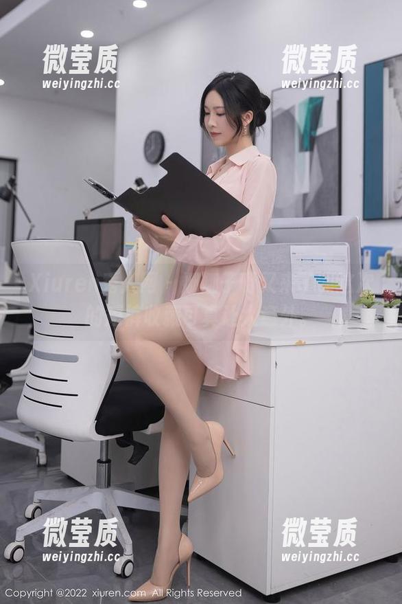 Xiuren秀人网 - 娜娜子呀又来了，这次的短裤收藏可真让人意外。-微莹质