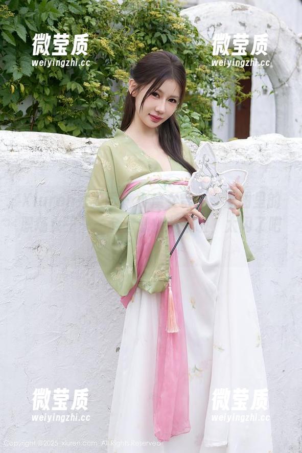 Xiuren秀人网 - 小魔女奈奈，原图里的职场女王——全套职业装来啦，太闪了吧！-微莹质