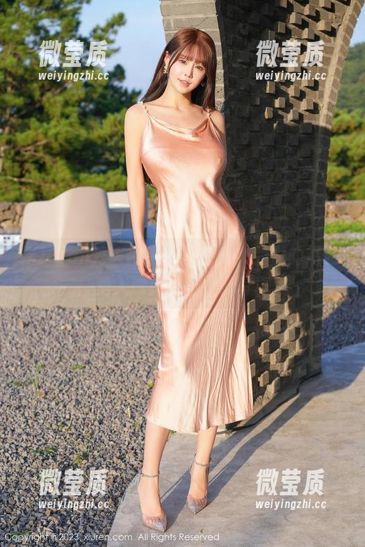Xiuren秀人网 - 喧闹街角，静默的福利：陷入沈青黛的女友写真里-微莹质