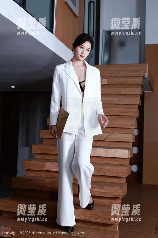 Xiuren秀人网 - 谁说女王就要高冷？糯美子MINIbabe这作品，透露出点小俏皮，我喜欢！-微莹质