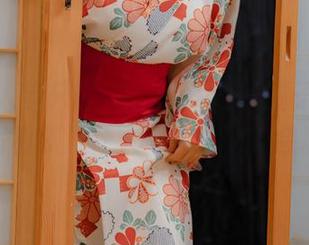 谁说情人节只能送花？nyako喵子大魔王的写真资源让人心醉啊，真会玩。