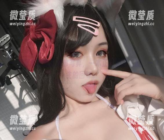 一笑芳香沁的紫式部写真，一本正经的搞笑剧，一生的回味。-微莹质