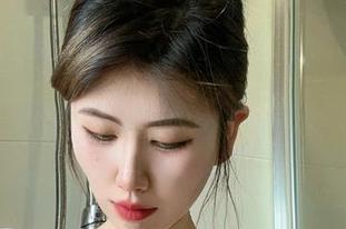 微密圈 - 私拍资源里，乙醇子的女孩那种慵懒姿态，真让人想多看几眼，嗯……再多想想。