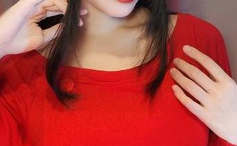 九言的这组私拍，克洛琳德图包里的每一细节都让我不得不沉迷。