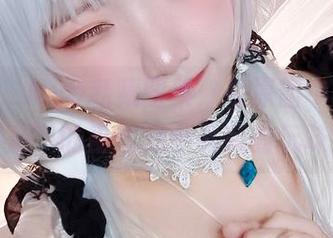 伊喵君_Nya私藏图集：在原图中，明日方舟下的巫恋似乎另有的玩味？