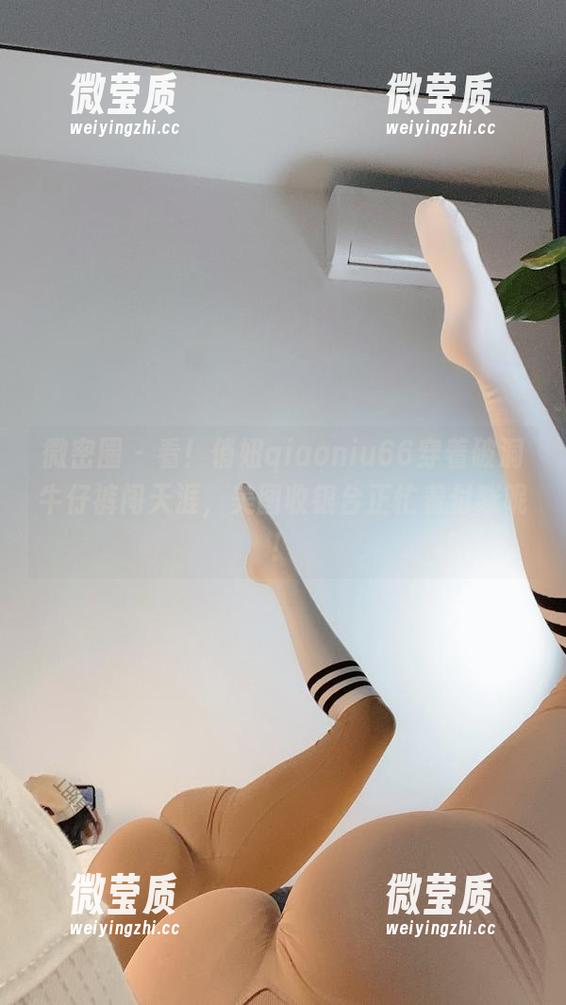 微密圈 - 看！俏妞qiaoniu66穿着破洞牛仔裤闯天涯，美图收银台正忙着付账呢！-微莹质