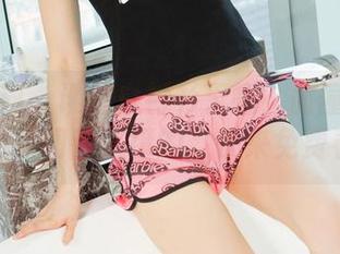 克拉女神 - 谁说白衬衫无趣？僮僮的图片证明了一切都是错的，快来免费看看！