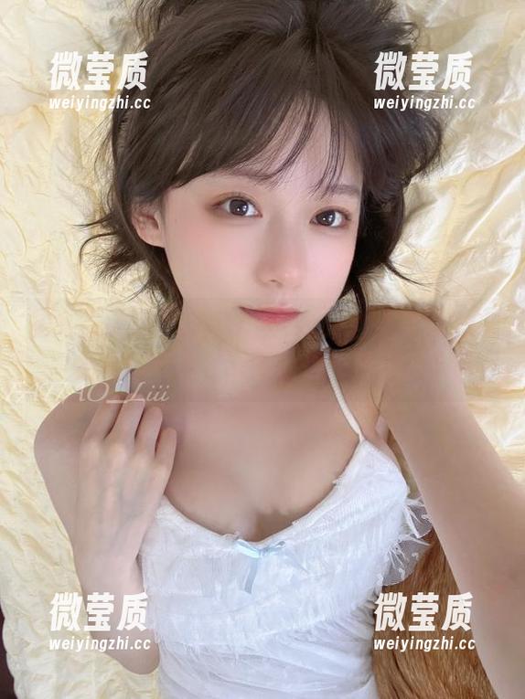 图集在此：发条少女yoki的女神写真，踩着边缘玩梗，谁说谐趣不能高冷？-微莹质