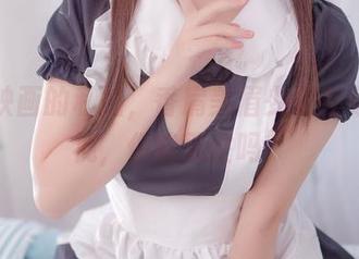 喵糖映画的私拍，香肩美眉少女在身后窥视，你能忍住吗？
