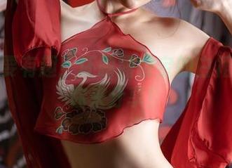 拍照也要有趣！坏露露香宝的白裙合集等你来分享！