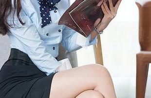 头条女神 - 轻盈的吊带，易阳独具韵味的图片合集，怎能不收藏？