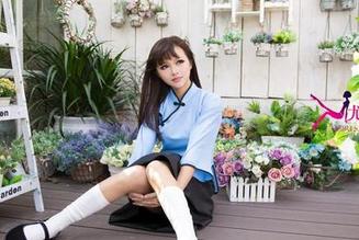 尤果网 - 若涵户外作品，背影美丽得让人想多看几眼