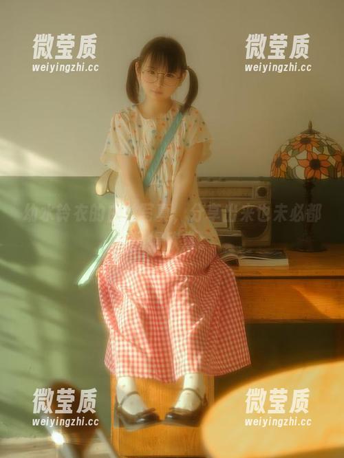 幼水铃衣的白丝写真，分享出来也未必都懂得欣赏。-微莹质
