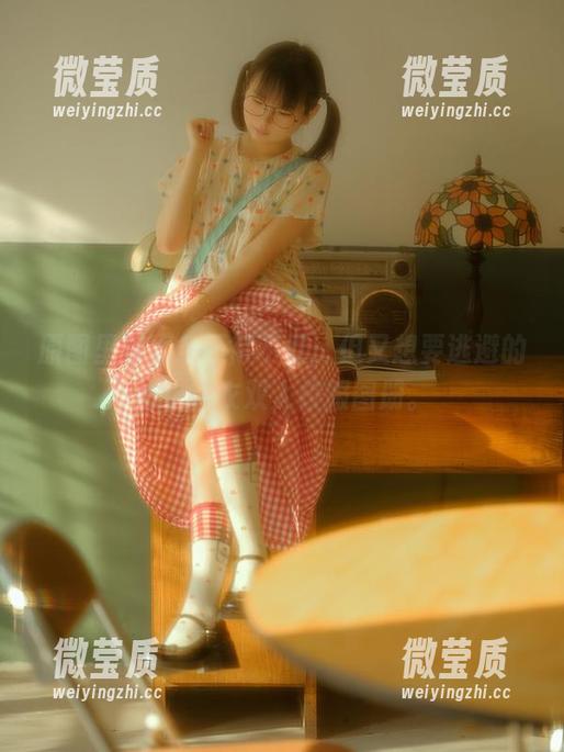 原图里有太多不得不看，但又想要逃避的幼水铃衣双人校服图册。-微莹质