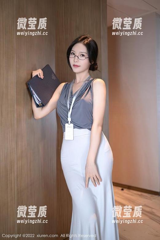 你可以拥有抖娘利世的第四弹蓝色写真，原图流量大不怕没电，让你的手机撑起一片蓝天！-微莹质