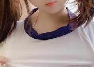 空姐不是只有穿制服——是依酱吖的幽默COS合集，来点“风趣坐姿”