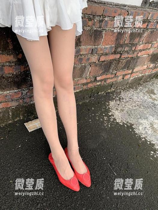 微密圈 - 一不小心，美脚和桃脱了就冲出屏幕了！-微莹质
