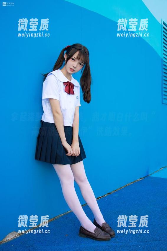 拿起森萝财团的图集，我才明白什么叫“高清粉红卡哇伊”洗脑效果。-微莹质