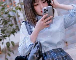 原图中的樱井宁宁，私房美脚让人忍不住再瞅两眼！