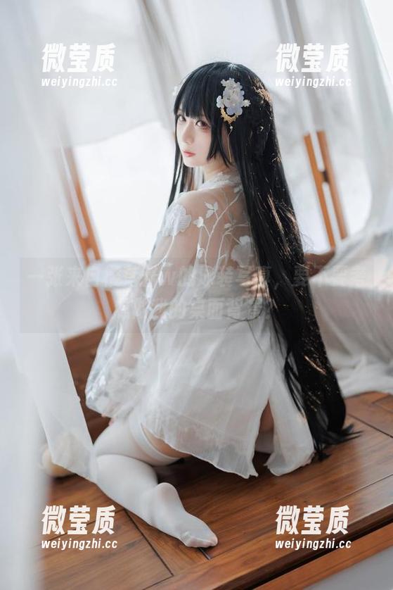 一张来自樱落酱w的泳装写真，要不要考虑做我的桌面背景？-微莹质