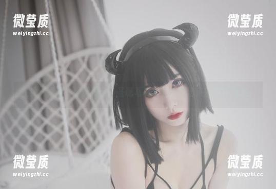 在线“围观”清颜颜子，圣诞写真处处流露出来的轻松气息。-微莹质