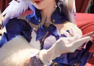 水和泡沫的交织：狐玖玖浴室写真分享，隐秘中透着一丝火花呐。