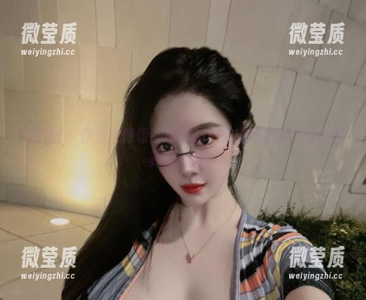 微密圈 - 你见过做饭的模特吗？来瞧瞧猪小七的厨娘养眼资料！-微莹质