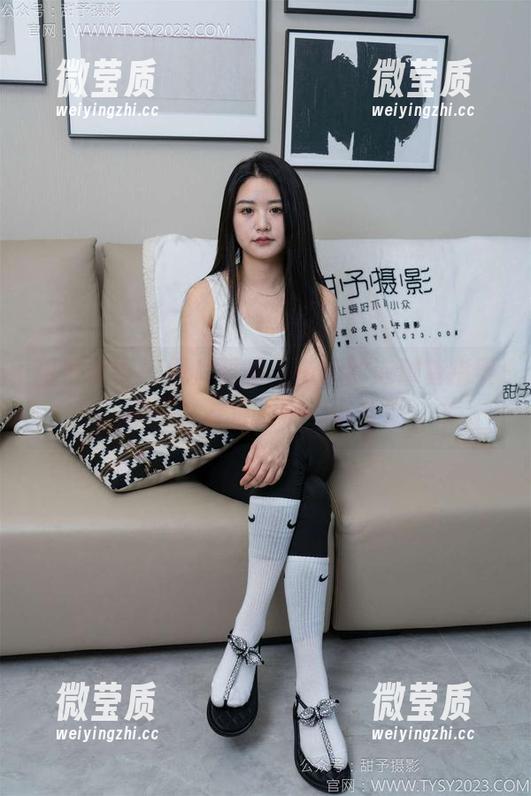 甜予摄影 - 图片更新：璇璇的泡脚剪指甲解围，舒适还带点调皮！-微莹质