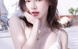 里面的白露Bululu当女仆太有戏了，cos的每一个细节都让人想多想。
