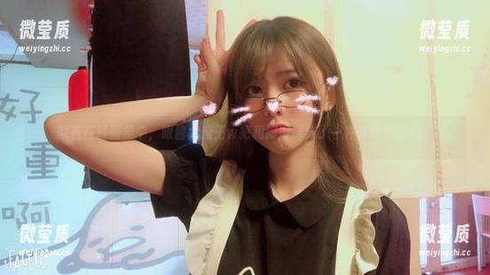 就在在线图集中，眼酱大魔王w把和服演绎成了一种奇怪的幽默。-微莹质