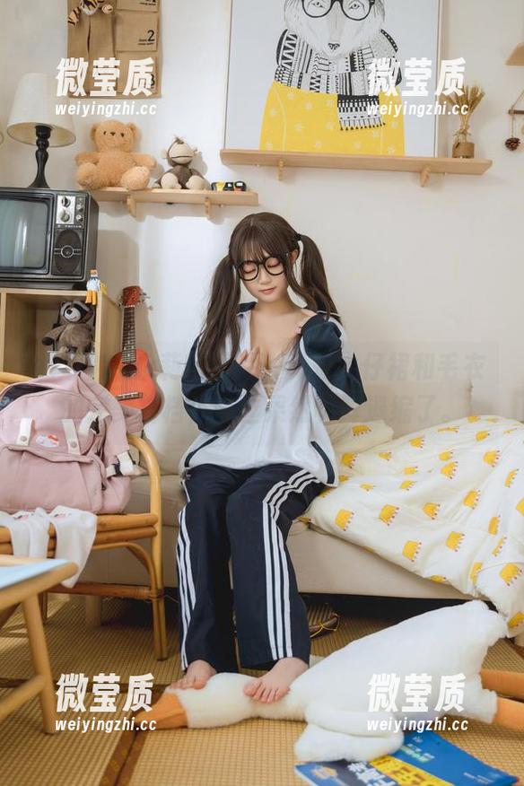分享神沢永莉的图片，真是牛仔裙和毛衣的完美搭档，黑丝果然临阵退缩了。-微莹质