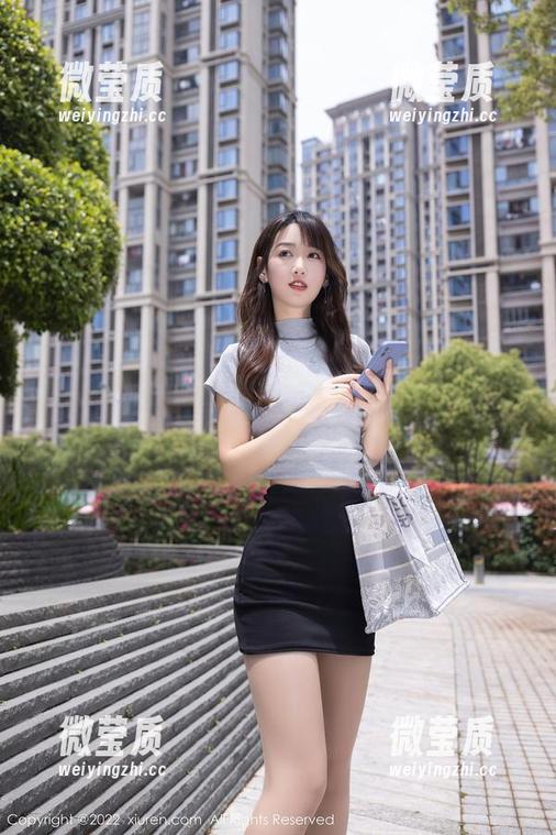 秀人网 - 伊诺的油亮写真，网盘用一键分享引发了一场小骚动？-微莹质