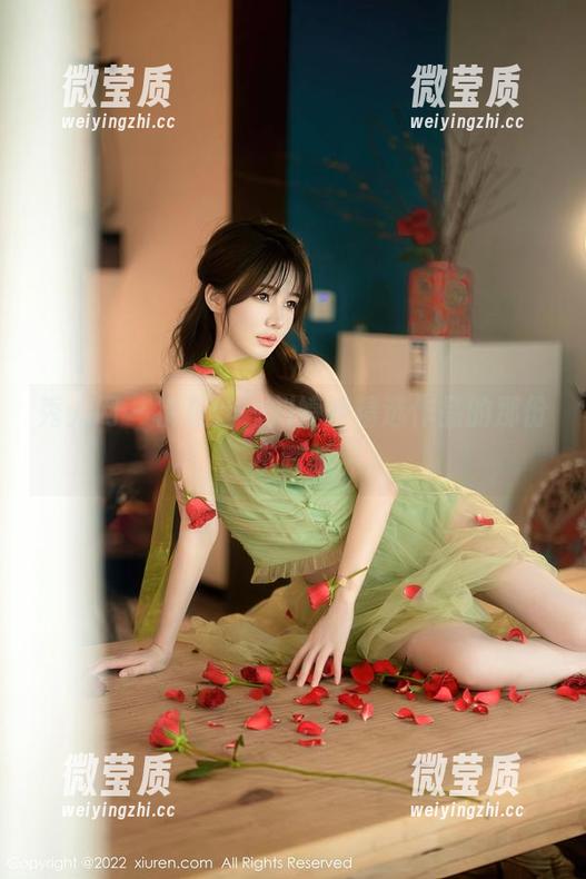 秀人网 - 裤里丝，刘婷婷精选作品的那份小暧昧-微莹质