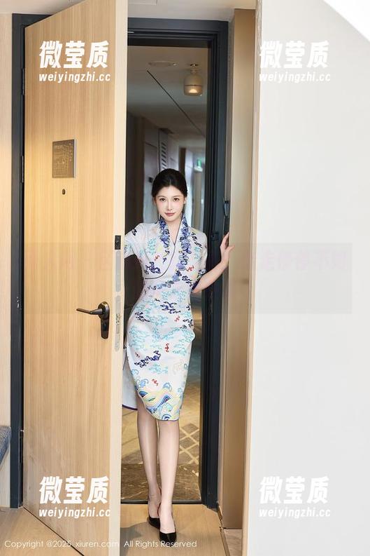 秀人网 - 区静瑶长腿写真，走走停停不如腿长来得快活-微莹质