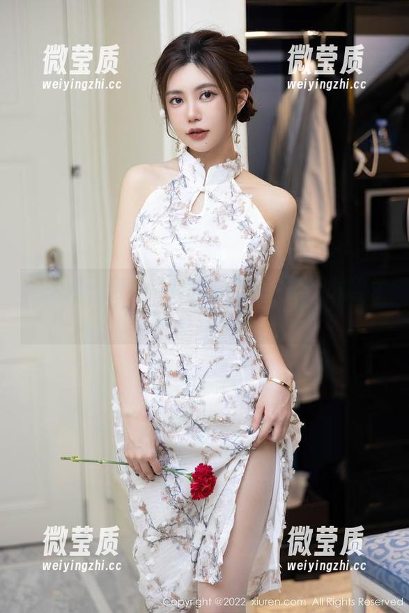 秀人网 - 随机应变的连体衣：揭开小逗逗的写真套路-微莹质