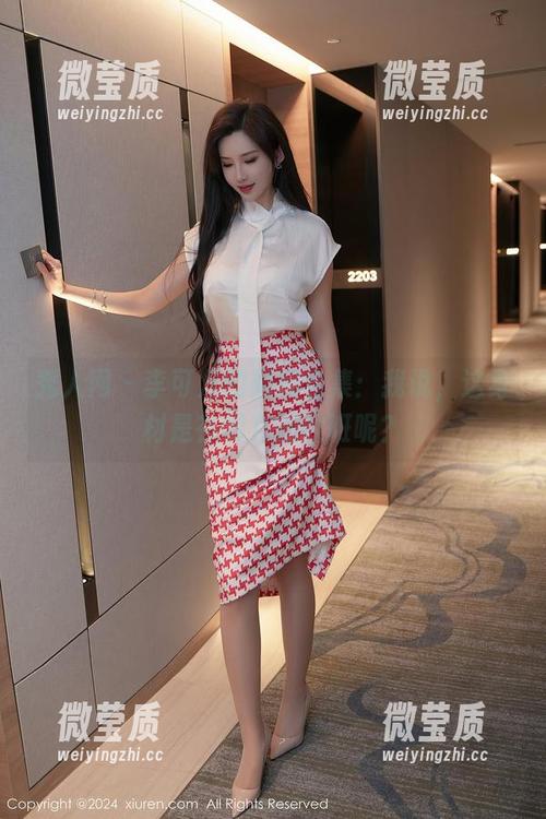 秀人网 - 李可儿的姐姐合集：我说，这身材是在哪儿加的班呢？-微莹质