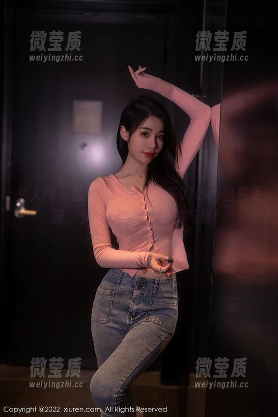 秀人网 - 教室特辑，田小燕Vicky图包更新，多了一点不安分的气氛！-微莹质