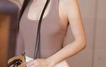 秀人网 - 糯美子MINIbabe的黑色写真：在线展示她的每一寸撩人气息，嘿嘿！