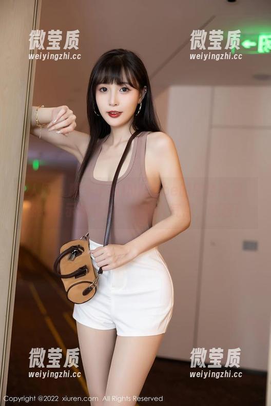 秀人网 - 糯美子MINIbabe的黑色写真：在线展示她的每一寸撩人气息，嘿嘿！-微莹质
