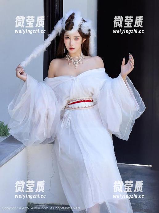 秀人网 - 糯美子MINIbabe这次好像玩得很开心，镂空图集看着就让人联想翩翩，急着下载收藏。-微莹质