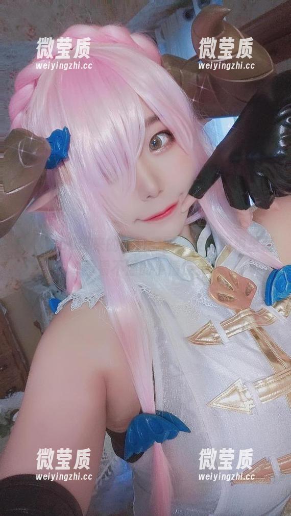 穆零Mu0带来的精选美图，夜莺旗袍里藏着看不懂的小情愫。-微莹质