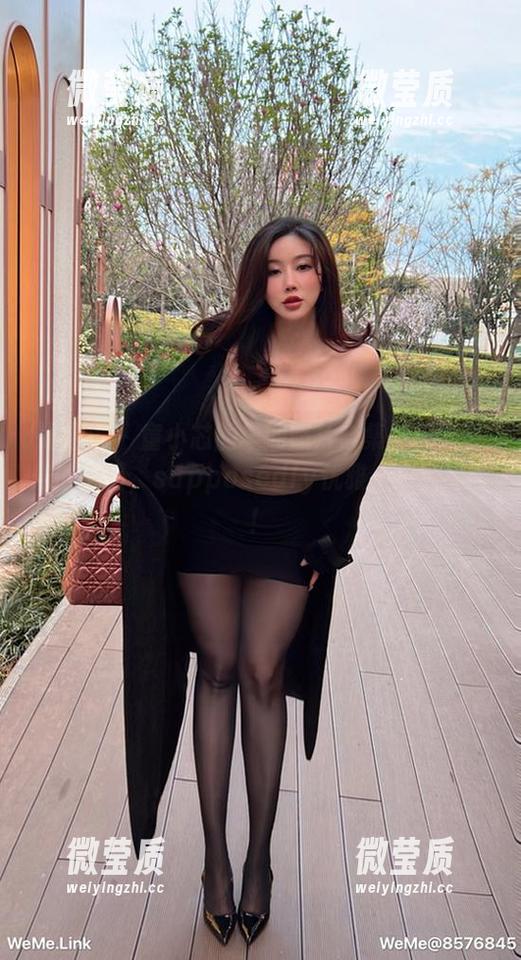 微密圈 - 童小芯的早期照片合集——无圣光的美图，supposedly优雅，实则尴尬！-微莹质