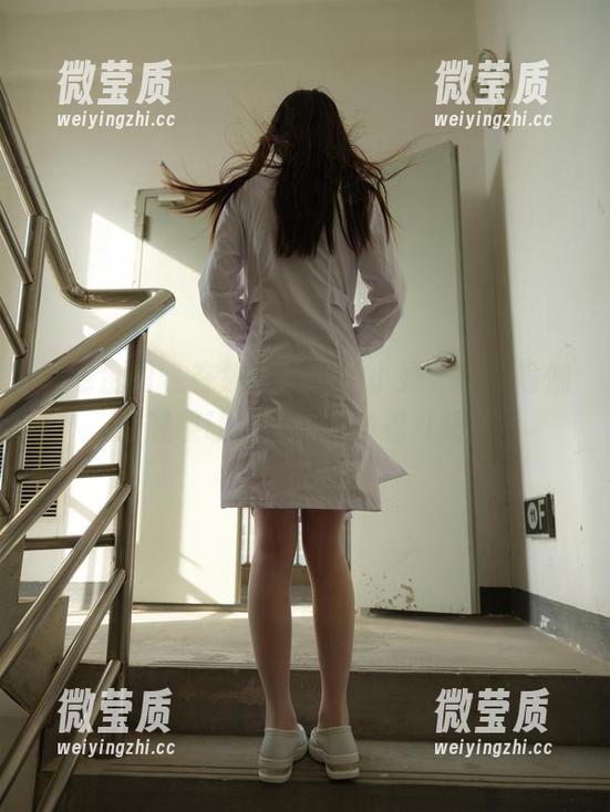紧急企划 - 在线写真里的小婕，练习瑜伽的展现让人忍不住多看几眼…-微莹质